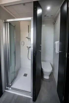 Dört Kişilik Oda, Özel Banyo (4 camas)