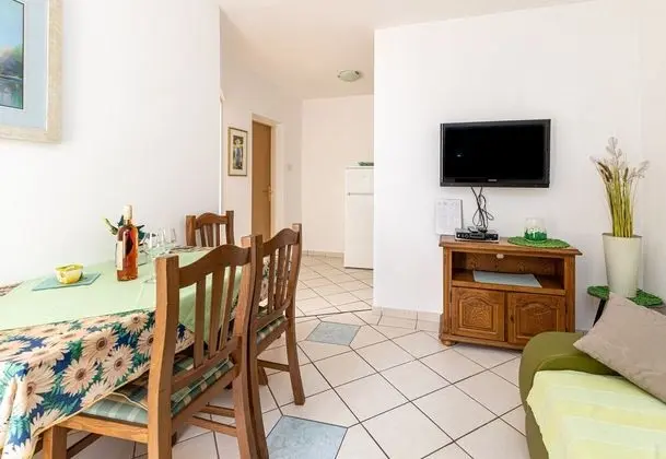 Family Apart Daire, 1 Çift Kişilik Yatak ve Çekyat, Bahçeli (Beach Apartment Alenka Green)