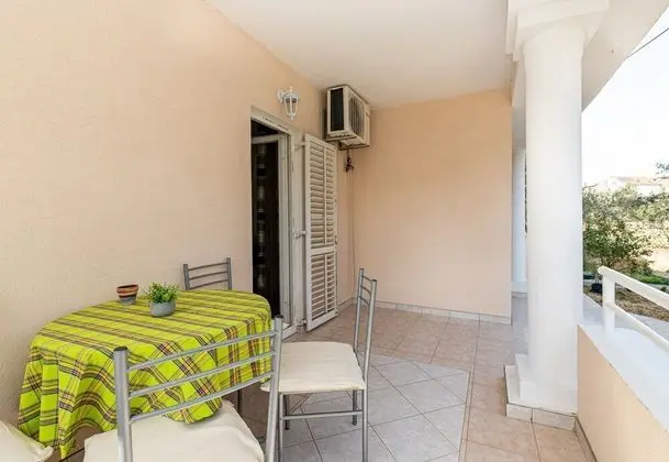 Family Apart Daire, 1 Çift Kişilik Yatak ve Çekyat, Bahçeli (Beach Apartment Alenka Green)