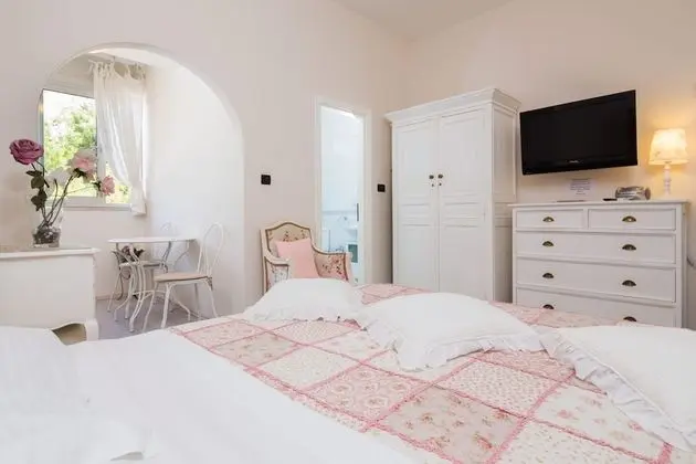 Stüdyo, Bahçe Manzaralı