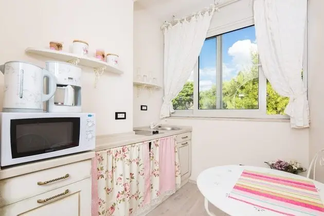 Stüdyo, Bahçe Manzaralı