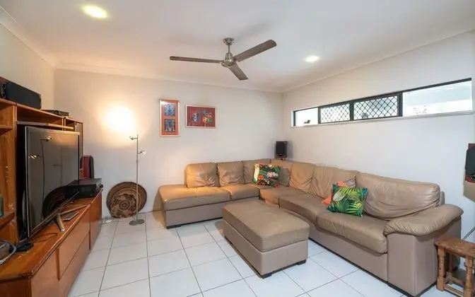 Beach bliss-Queen bed, BBQ,Pool,Netflix,