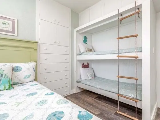 Ev, Birden Çok Yatak, Havuz Kullanımı, Havuz Manzaralı