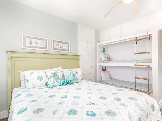 Ev, Birden Çok Yatak, Havuz Kullanımı, Havuz Manzaralı