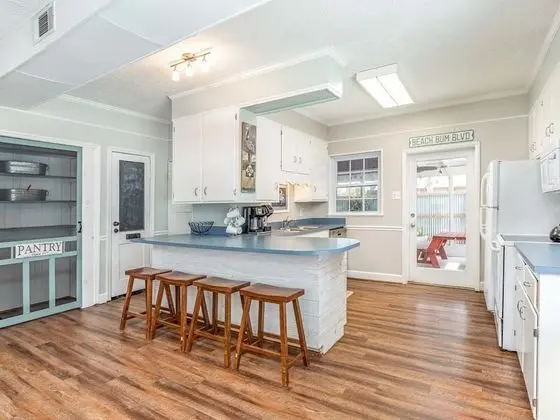 Ev, Birden Çok Yatak, Havuz Kullanımı, Havuz Manzaralı