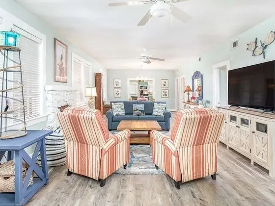 Ev, Birden Çok Yatak, Havuz Kullanımı, Havuz Manzaralı