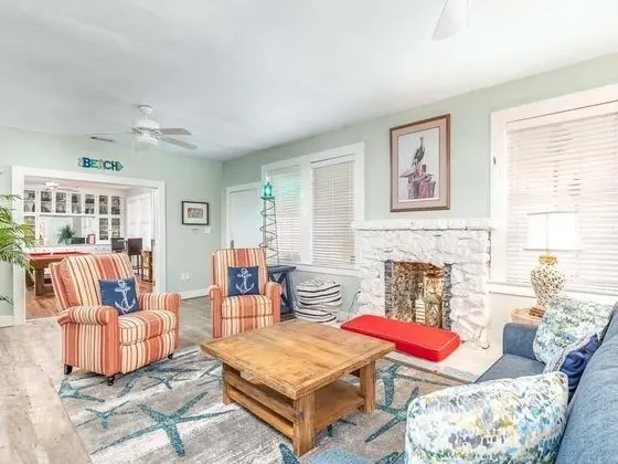 Ev, Birden Çok Yatak, Havuz Kullanımı, Havuz Manzaralı