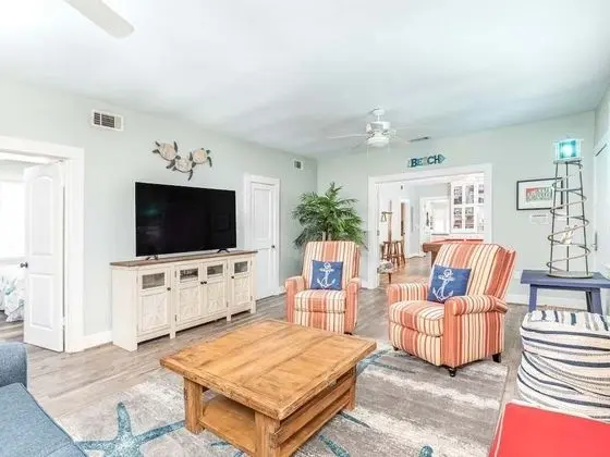 Ev, Birden Çok Yatak, Havuz Kullanımı, Havuz Manzaralı