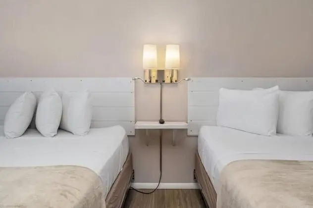 Deluxe Oda, 2 Büyük (Queen) Boy Yatak, Sigara İçilmez, Havuz Manzaralı