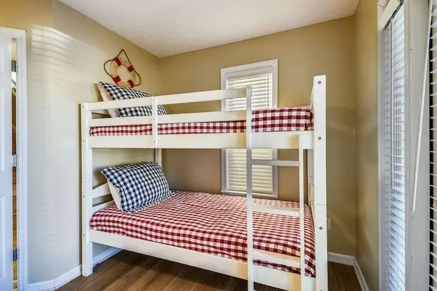 Ev, 2 Yatak Odası, Balkon, Havuz Manzaralı