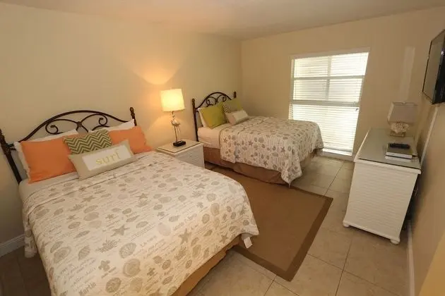 Condo, 2 Bedroom, Beachside