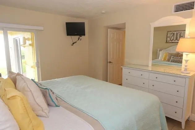 Condo, 2 Bedroom, Beachside