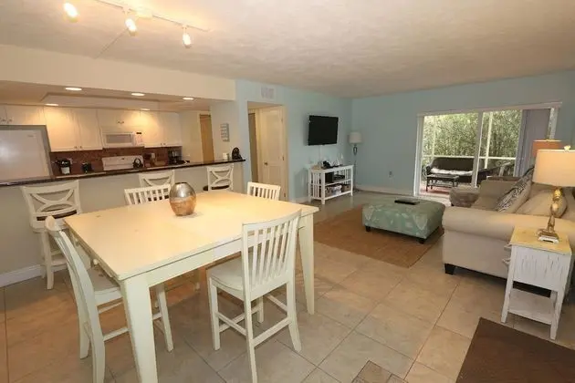 Condo, 2 Bedroom, Beachside