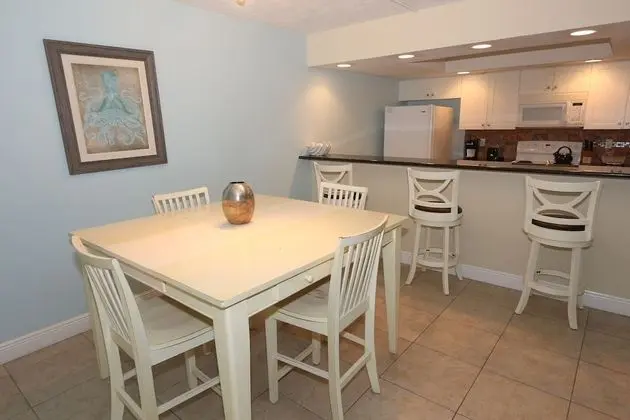 Condo, 2 Bedroom, Beachside