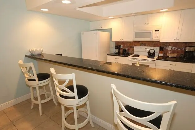 Condo, 2 Bedroom, Beachside
