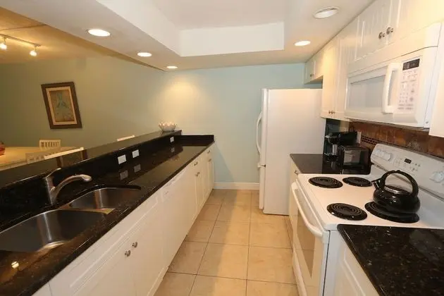 Condo, 2 Bedroom, Beachside