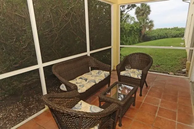 Condo, 2 Bedroom, Beachside
