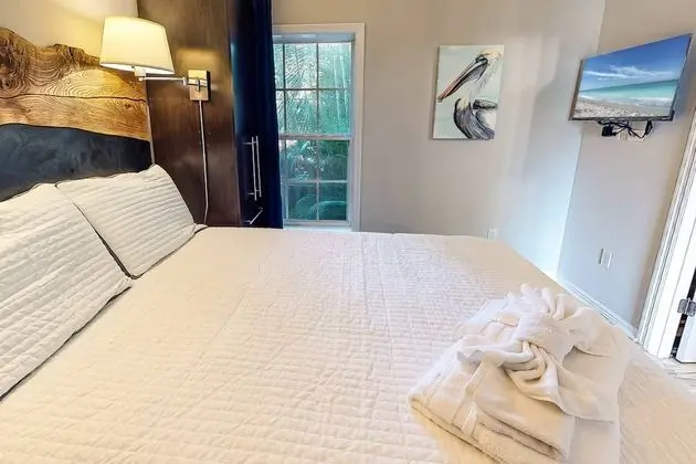 Daire (Beach Club Modern Condo C Building)
