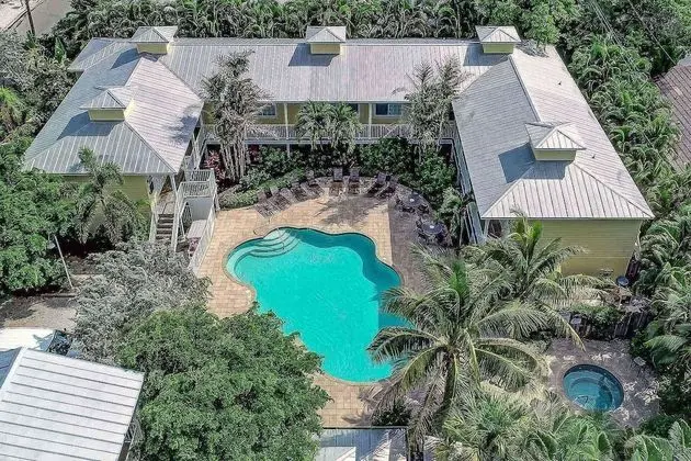 Daire (Beach Club Modern Condo C Building)