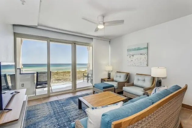 Daire, 1 Yatak Odası, Plaj Manzaralı, Denize Sıfır (Beach Chairs Included)