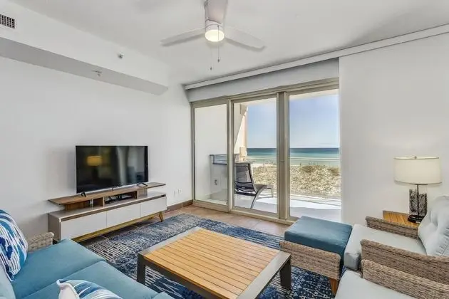 Daire, 1 Yatak Odası, Plaj Manzaralı, Denize Sıfır (Beach Chairs Included)