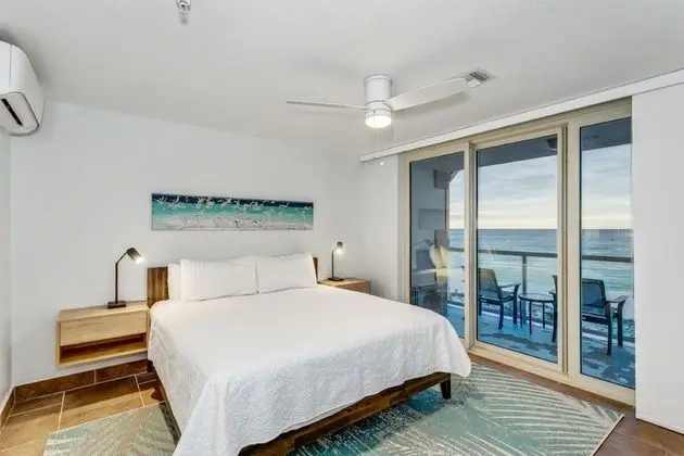 Daire, 2 Yatak Odası, Plaj Manzaralı, Denize Sıfır (Beach Chairs Included)