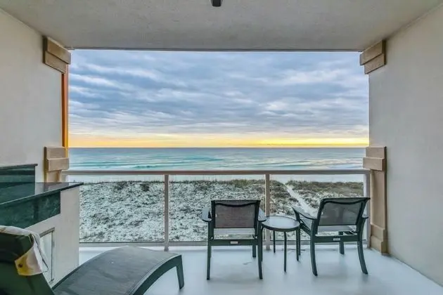 Daire, 2 Yatak Odası, Plaj Manzaralı, Denize Sıfır (Beach Chairs Included)