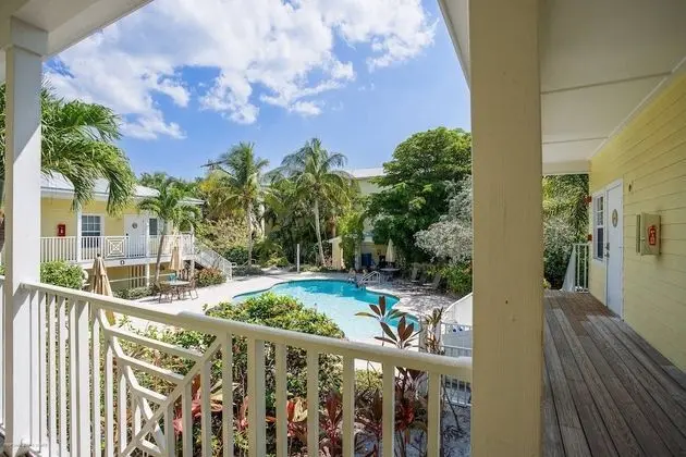Daire (Beach Club at Siesta Key Poolside D)
