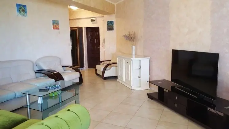 Studio Apartment with Lake View