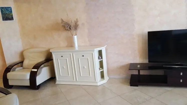 Studio Apartment with Lake View