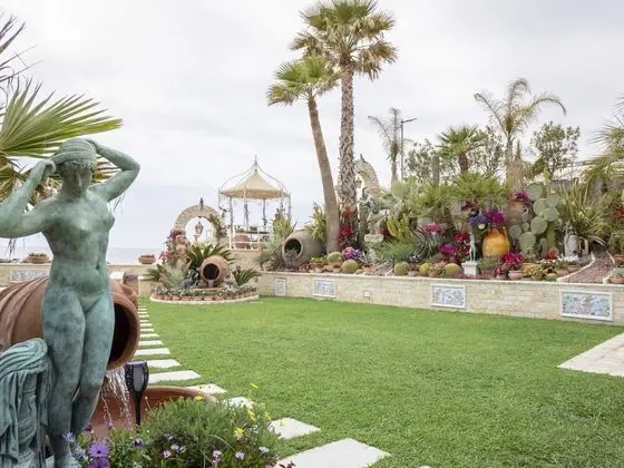 Ev