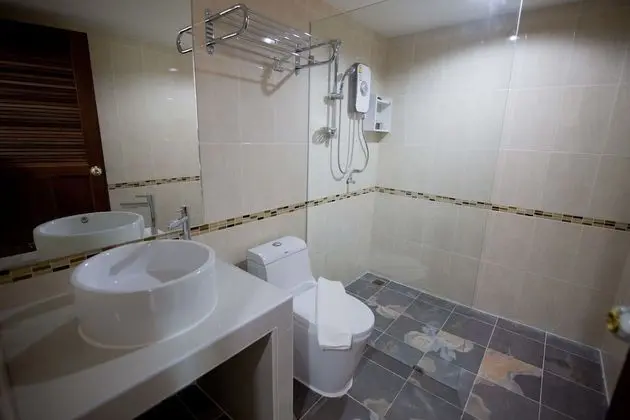 Deluxe Tek Büyük Yataklı Oda (Side Sea View)