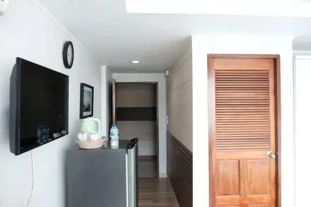 Deluxe Tek Büyük Yataklı Oda (Side Sea View)