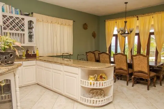 Premium Süit, 3 Yatak Odası, Sigara İçilmez (BeachFront White Sand Villa 3BD 3BTH)