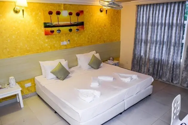 Deluxe Queen Room