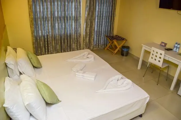 Deluxe Queen Room