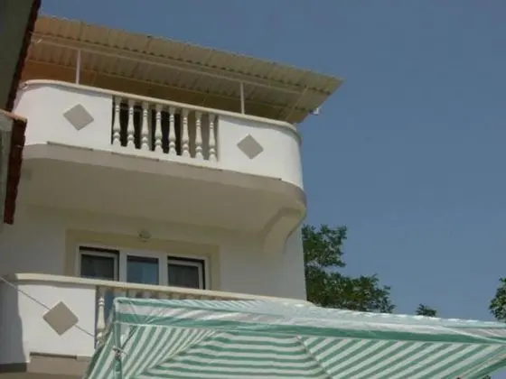 Ev (One bedroom Holiday home with Terrace)