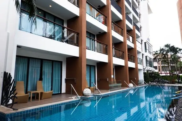 Deluxe Pool Access