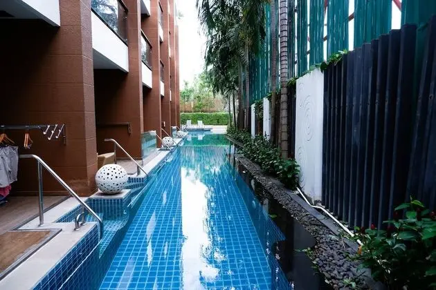Deluxe Pool Access