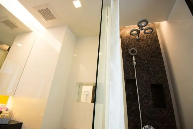 Deluxe Pool Access
