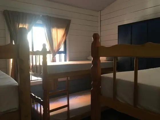 Ortak Ranzalı Oda, Karma Ranzalı Oda, Ortak Banyo (6 camas)