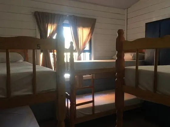 Ortak Ranzalı Oda, Karma Ranzalı Oda, Ortak Banyo (6 camas)