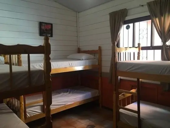 Ortak Ranzalı Oda, Karma Ranzalı Oda, Ortak Banyo (6 camas)