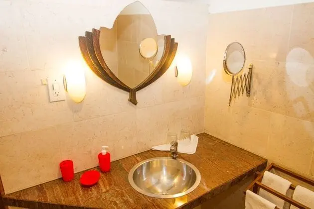 Suite Ocean View One Bedroom (2 persons: King Bed)