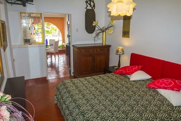 Suite Ocean View One Bedroom (2 persons: King Bed)