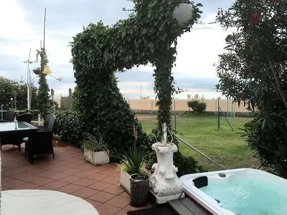 Ev, 5 Yatak Odası, Jakuzi (Beach access)