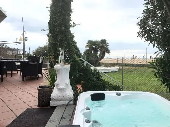 Ev, 5 Yatak Odası, Jakuzi (Beach access)