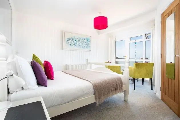 Tek Büyük Yataklı Oda, Banyolu/Duşlu (with beach facing balcony)