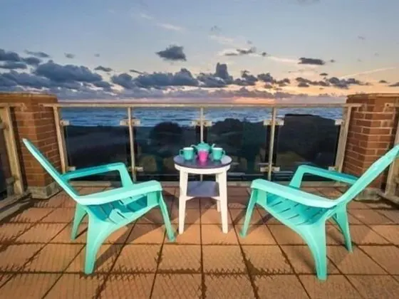 Tek Büyük Yataklı Oda, Banyolu/Duşlu (with beach facing balcony)