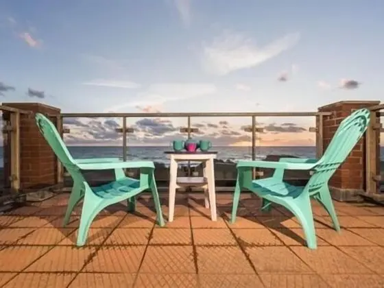 Tek Büyük Yataklı Oda, Banyolu/Duşlu (with beach facing balcony)